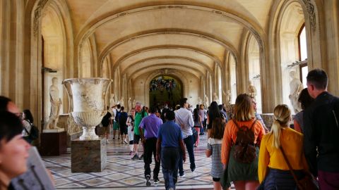 Louvre Museum Small group Guided Tour