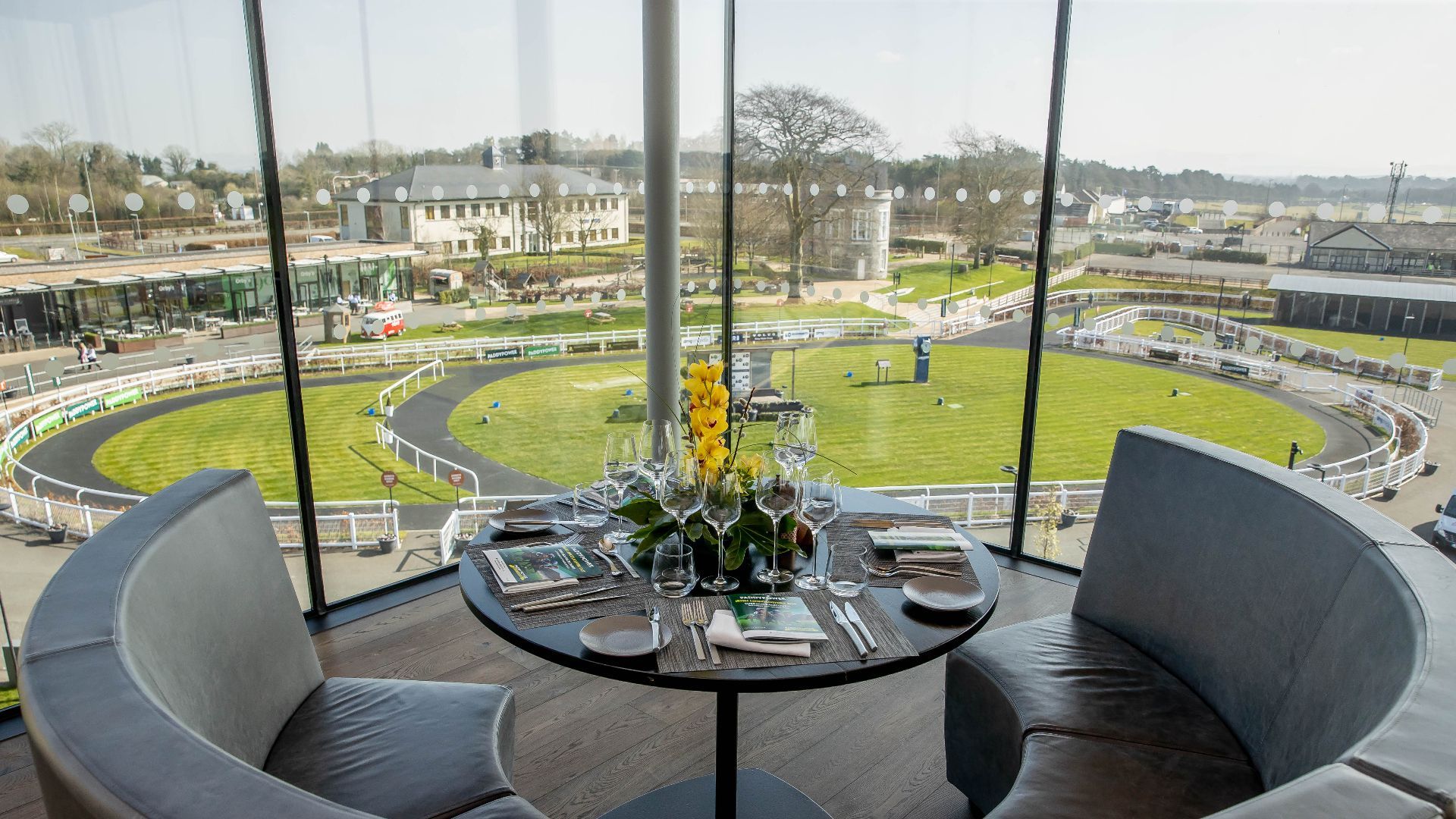 Gift the Experience: 'Breakfast & Behind-the-Scenes - The Curragh Racecourse Experience’