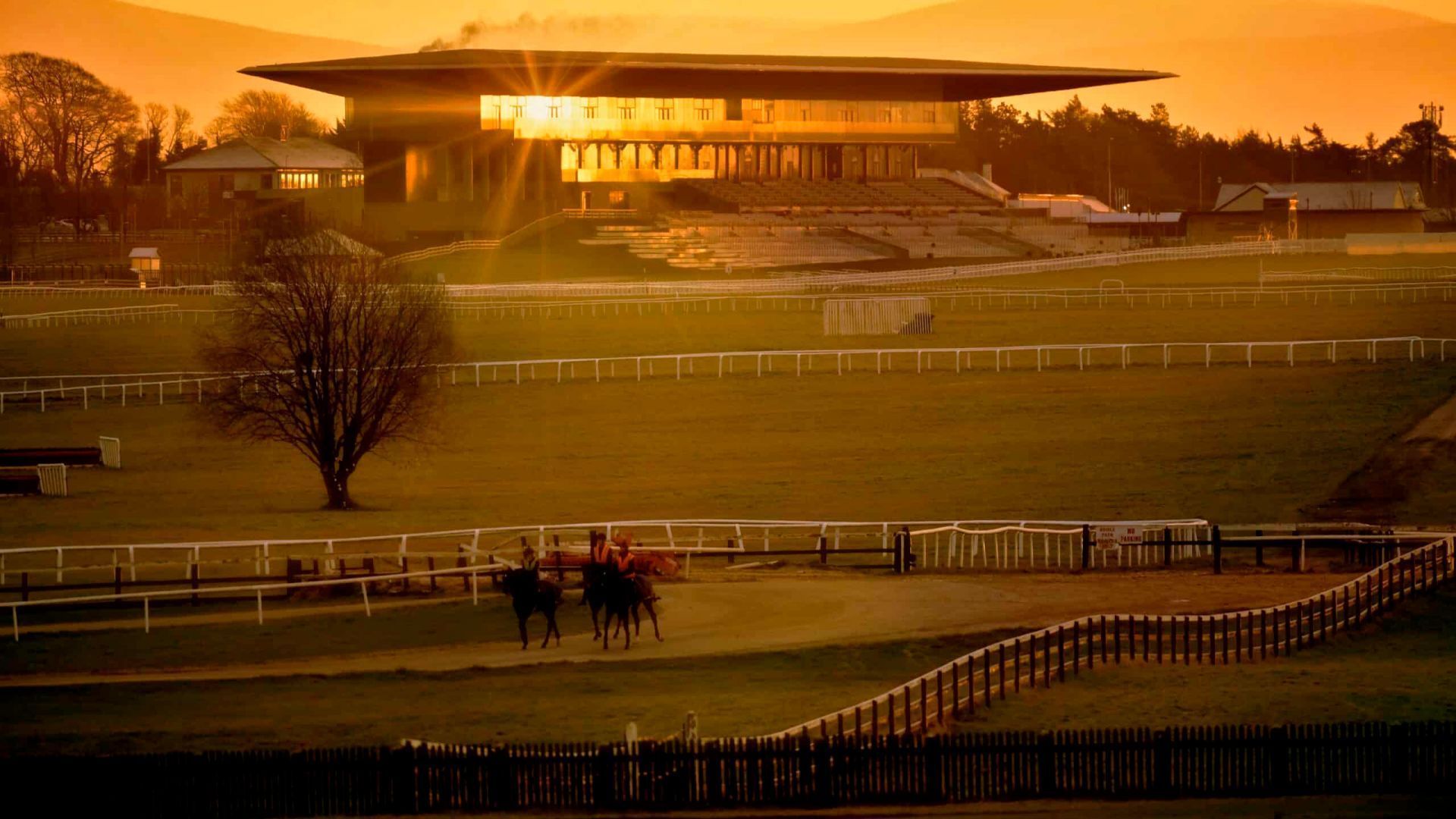 Gift the Experience: 'Breakfast & Behind-the-Scenes - The Curragh Racecourse Experience’
