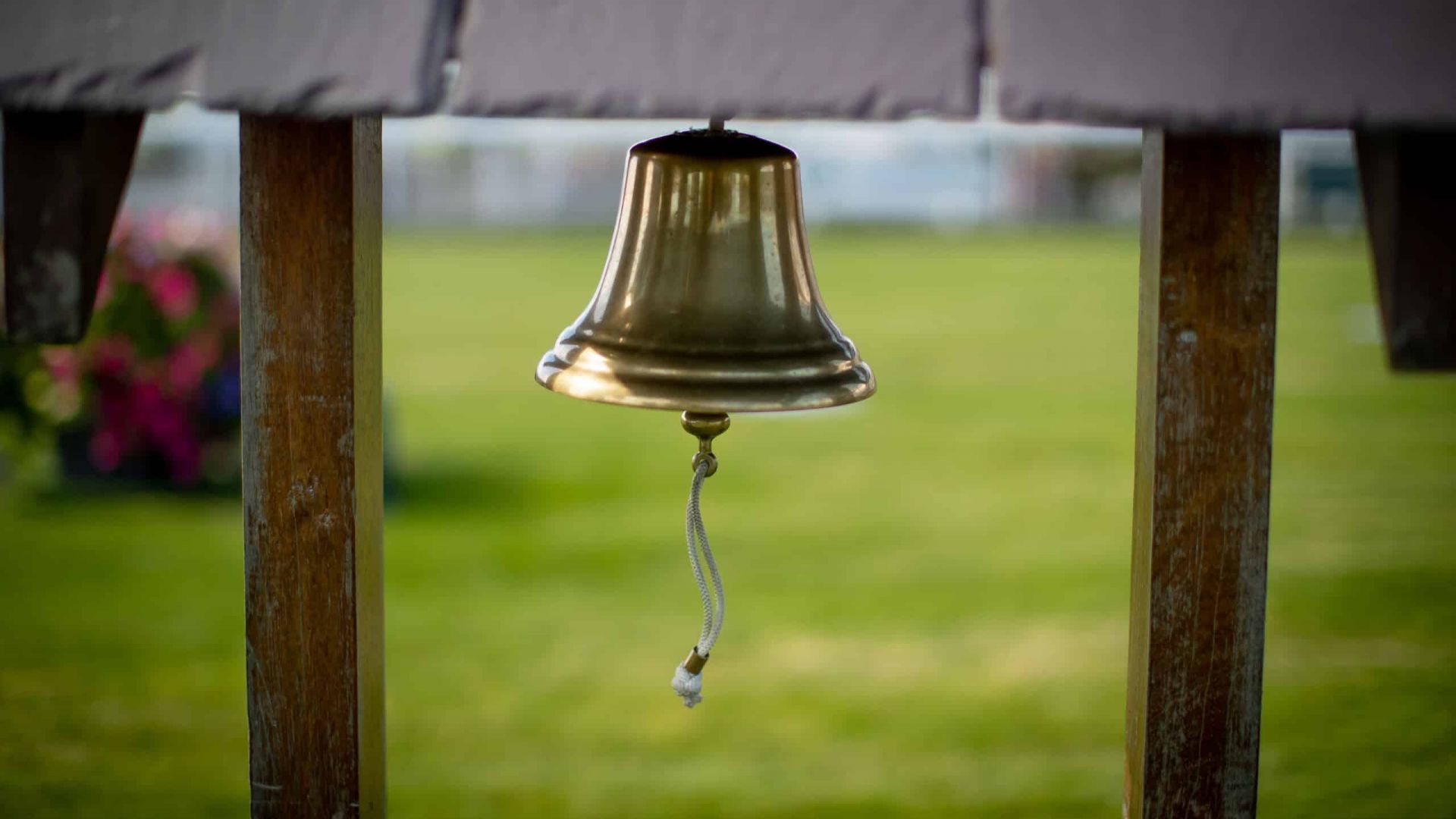 Gift the Experience: 'Breakfast & Behind-the-Scenes - The Curragh Racecourse Experience’