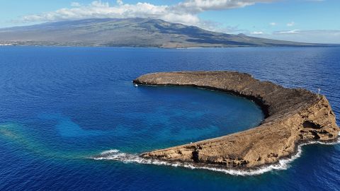 Sea Caves Along Kanaio Coast & Molokini Snorkel Adventure