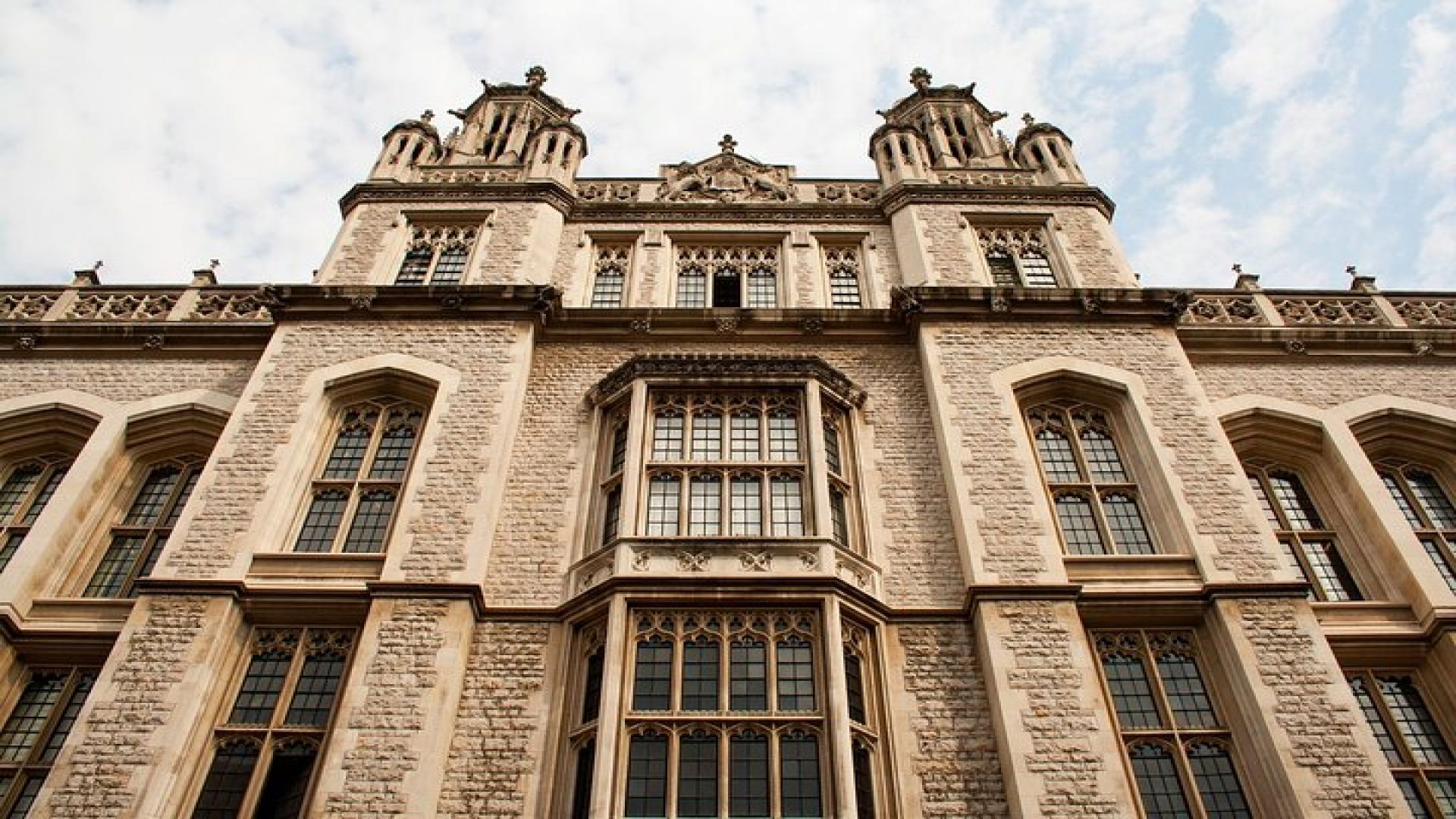 London Charles Dickens Puzzle Questo and Self-Guided Tour