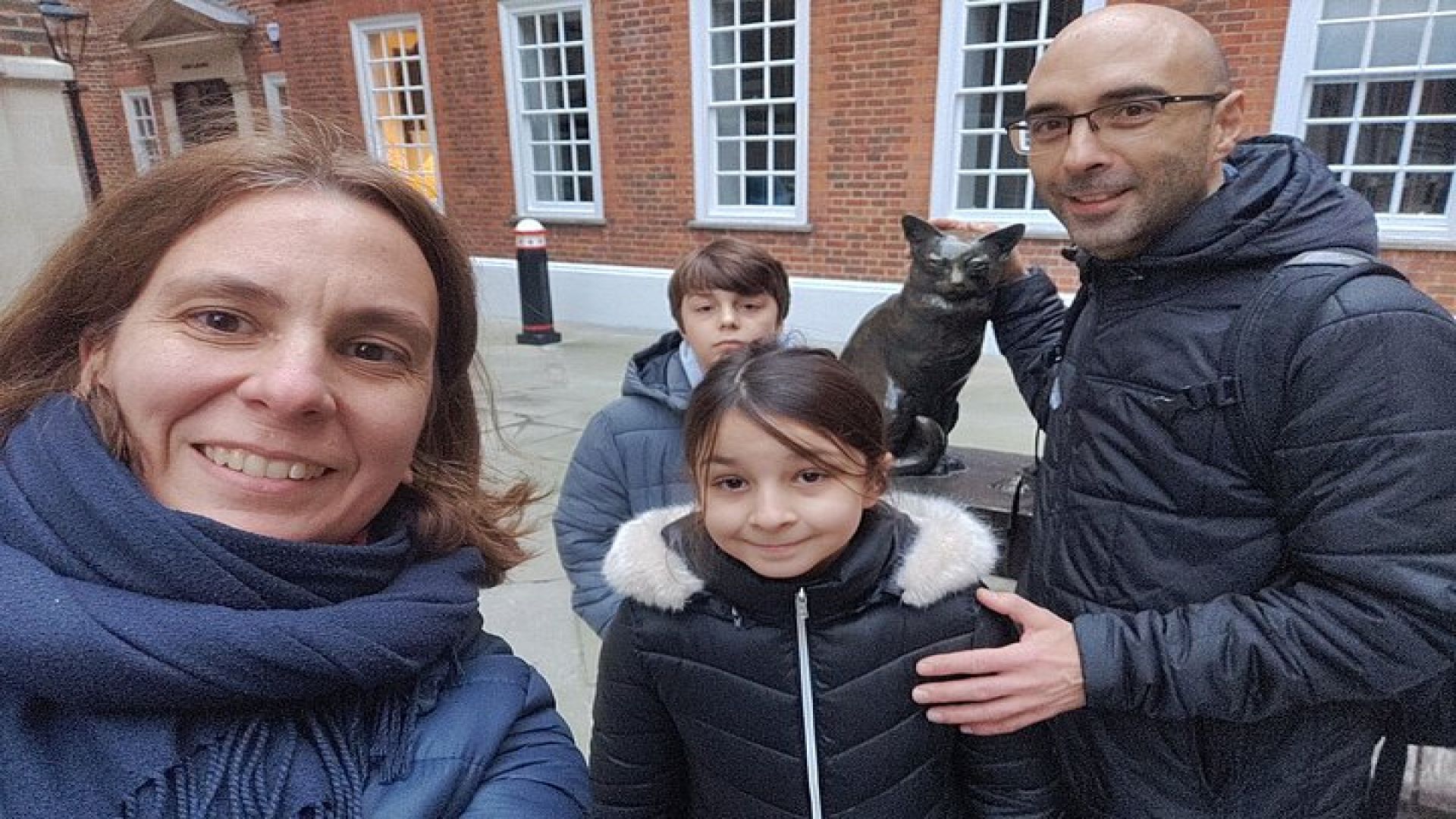 London Charles Dickens Puzzle Questo and Self-Guided Tour