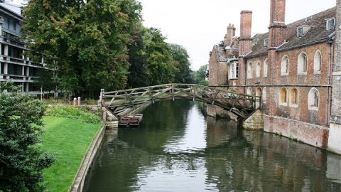 Cambridge Scavenger Hunt and Highlights Self-Guided Tour