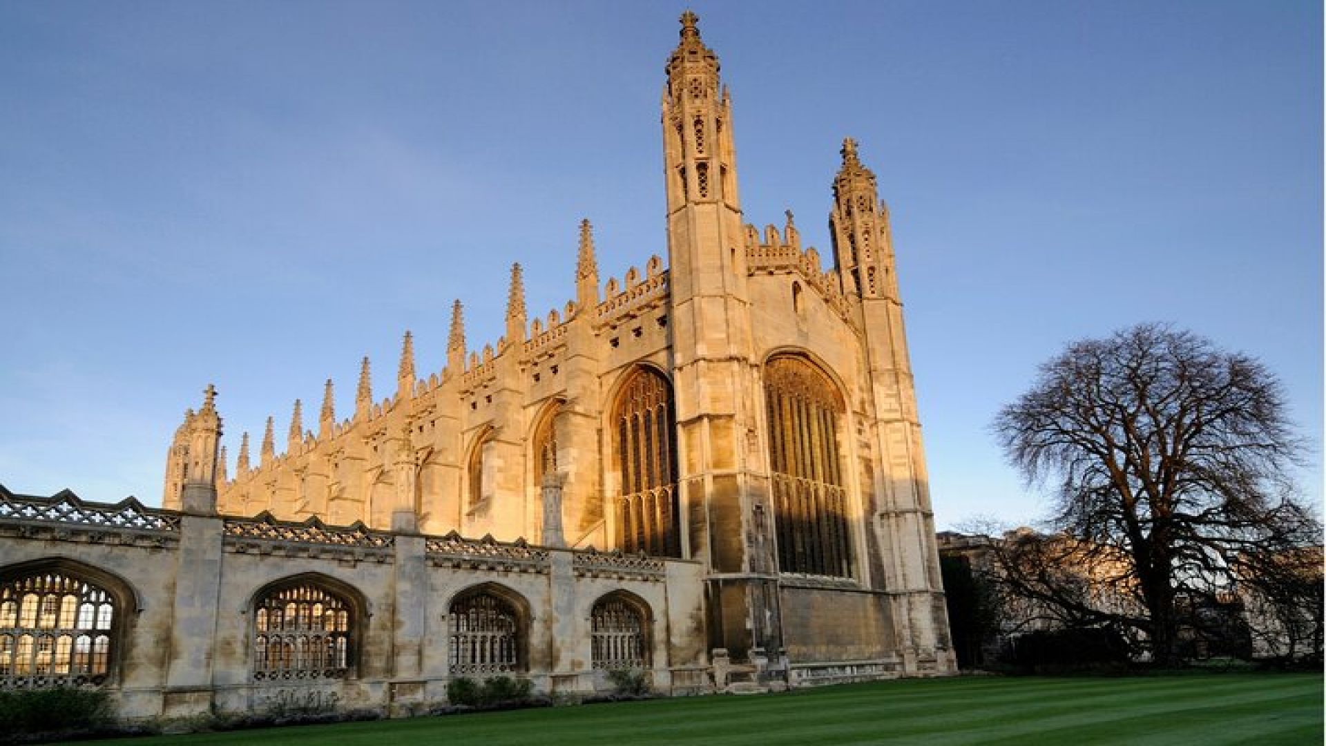 Cambridge Scavenger Hunt and Highlights Self-Guided Tour