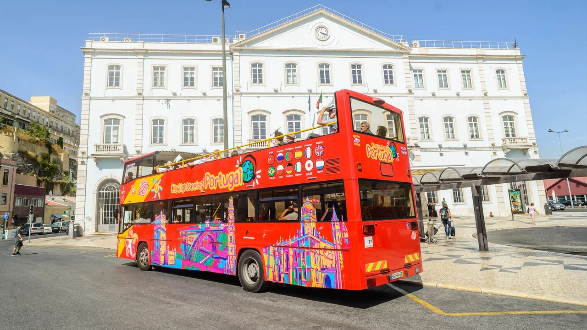 Hop-On Hop-Off Lisbon - Red and Blue Routes 24 hours