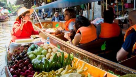 Private Bangkok Tour: Beyond Market Adventure: Railway & Floating Markets