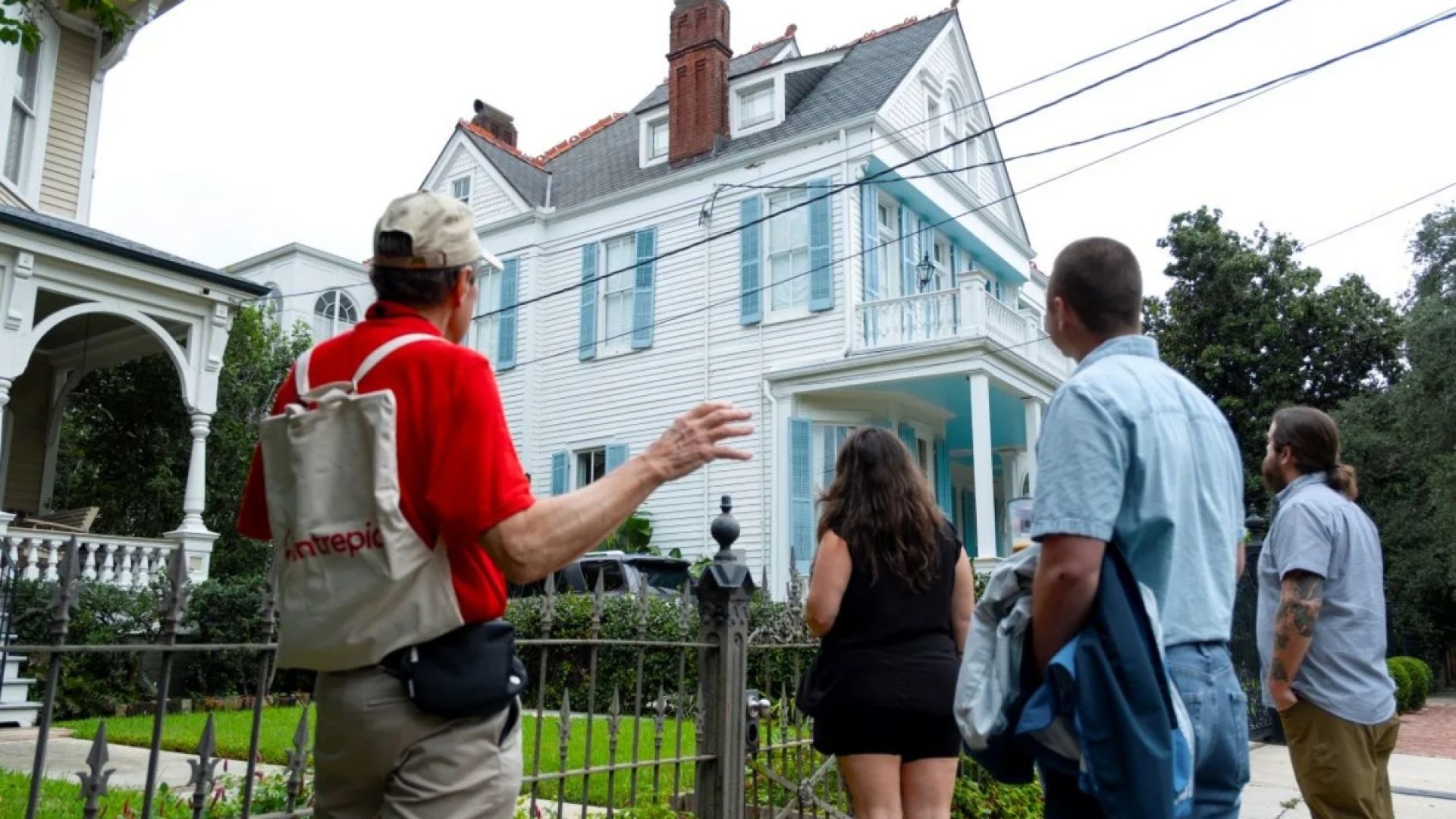 Explore Historic New Orleans: Hidden Garden District Tour