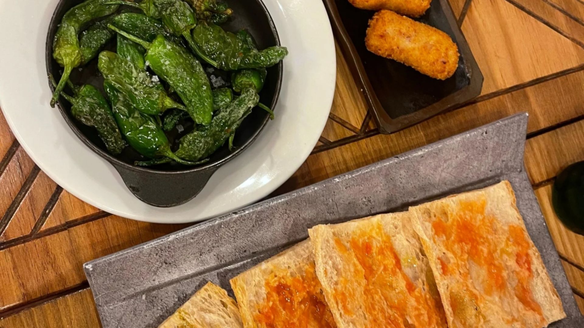 Barcelona Walking Tour: Explore Gaudi and Modernist Architecture 