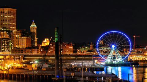 Seattle: Night Tour + Space Needle and Skywheel Entry