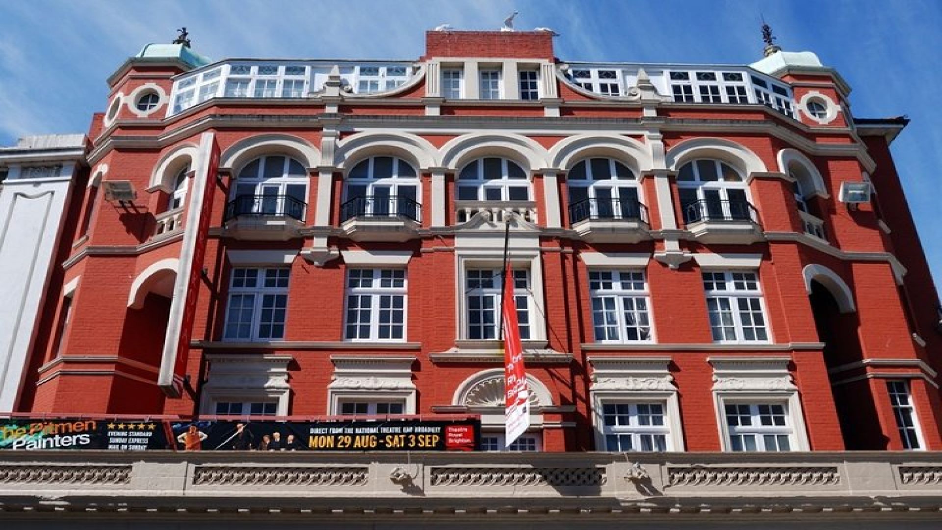 Self-Guided Scavenger Hunt: Brighton By The Sea