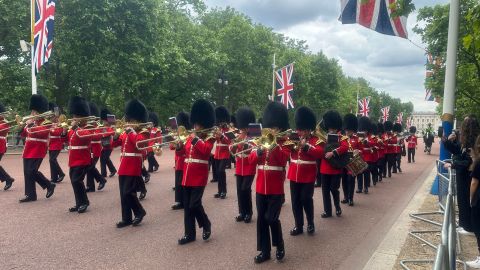 Changing Of The Guard Private Black Cab Tour with Hotel Pick Up