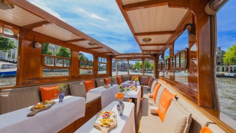 Amsterdam Classic Saloon Boat Cruise with Drinks and Cheese