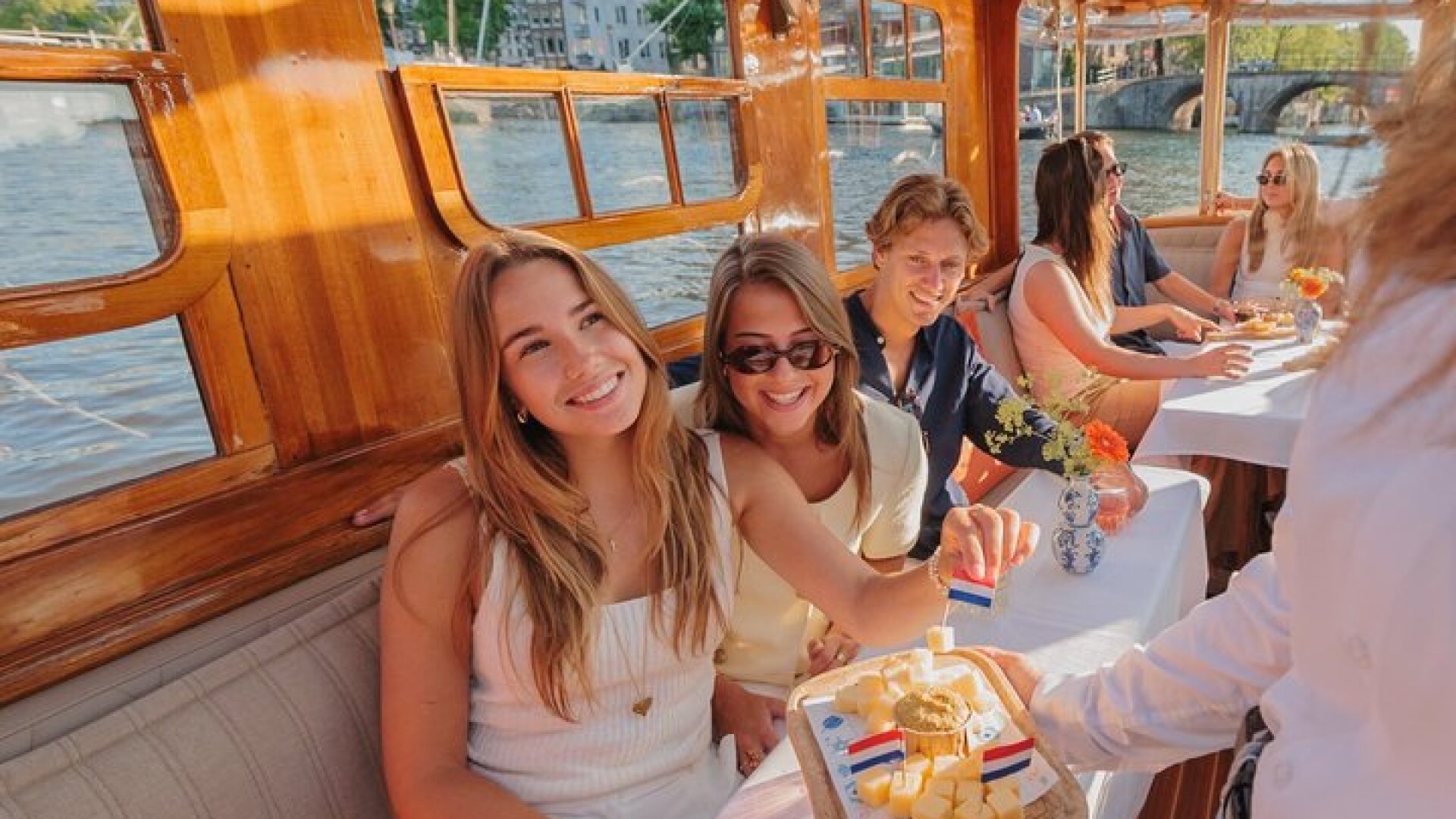 Amsterdam Classic Saloon Boat Cruise with Drinks and Cheese