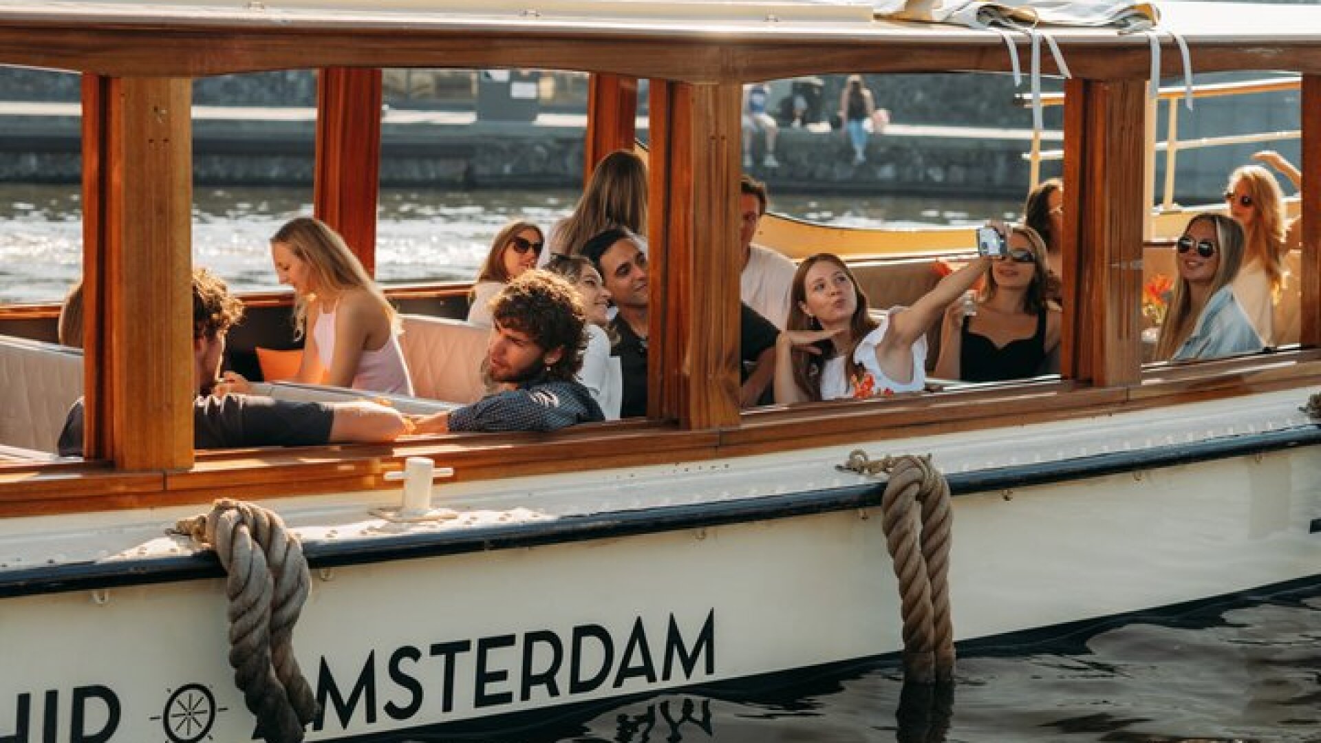Amsterdam Classic Saloon Boat Cruise with Drinks and Cheese