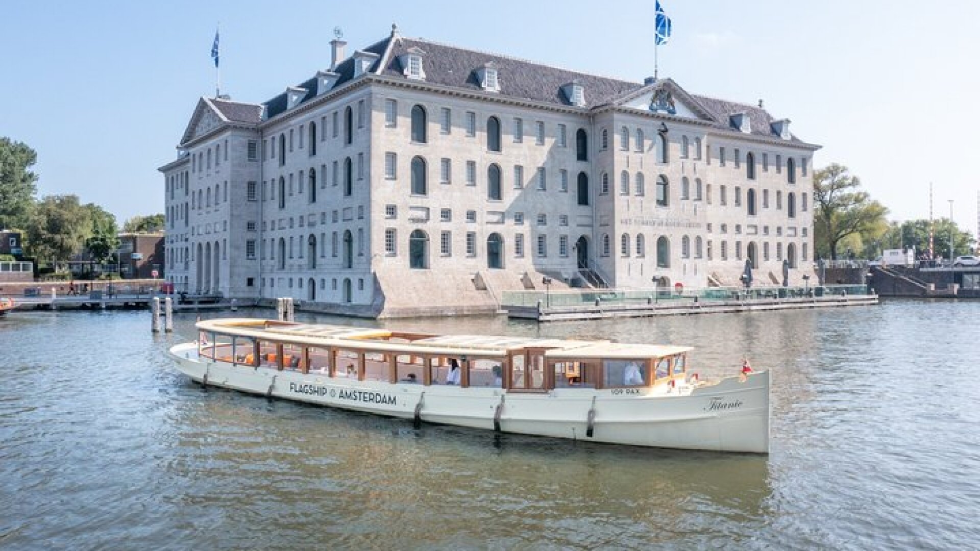 Amsterdam Classic Saloon Boat Cruise with Drinks and Cheese