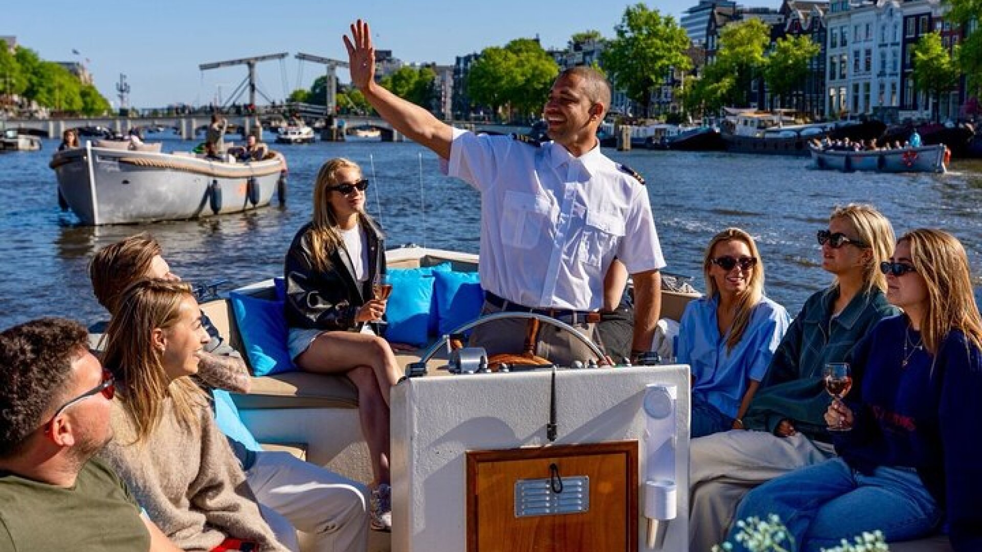 Amsterdam Canal Cruise in Open Boat with Unlimited Drinks Option