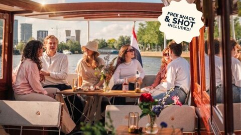 Amsterdam: Luxury Canal Cruise including Cocktails & Snacks