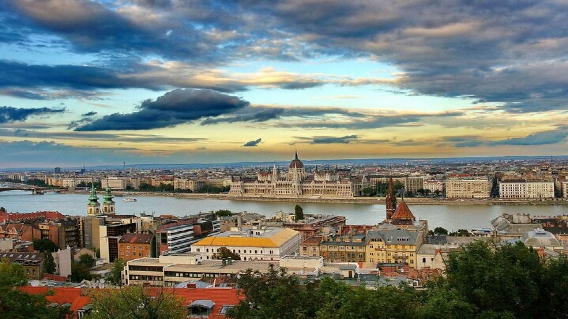 Budapest Danube Cruise with Audioguide and Panorama Terrace