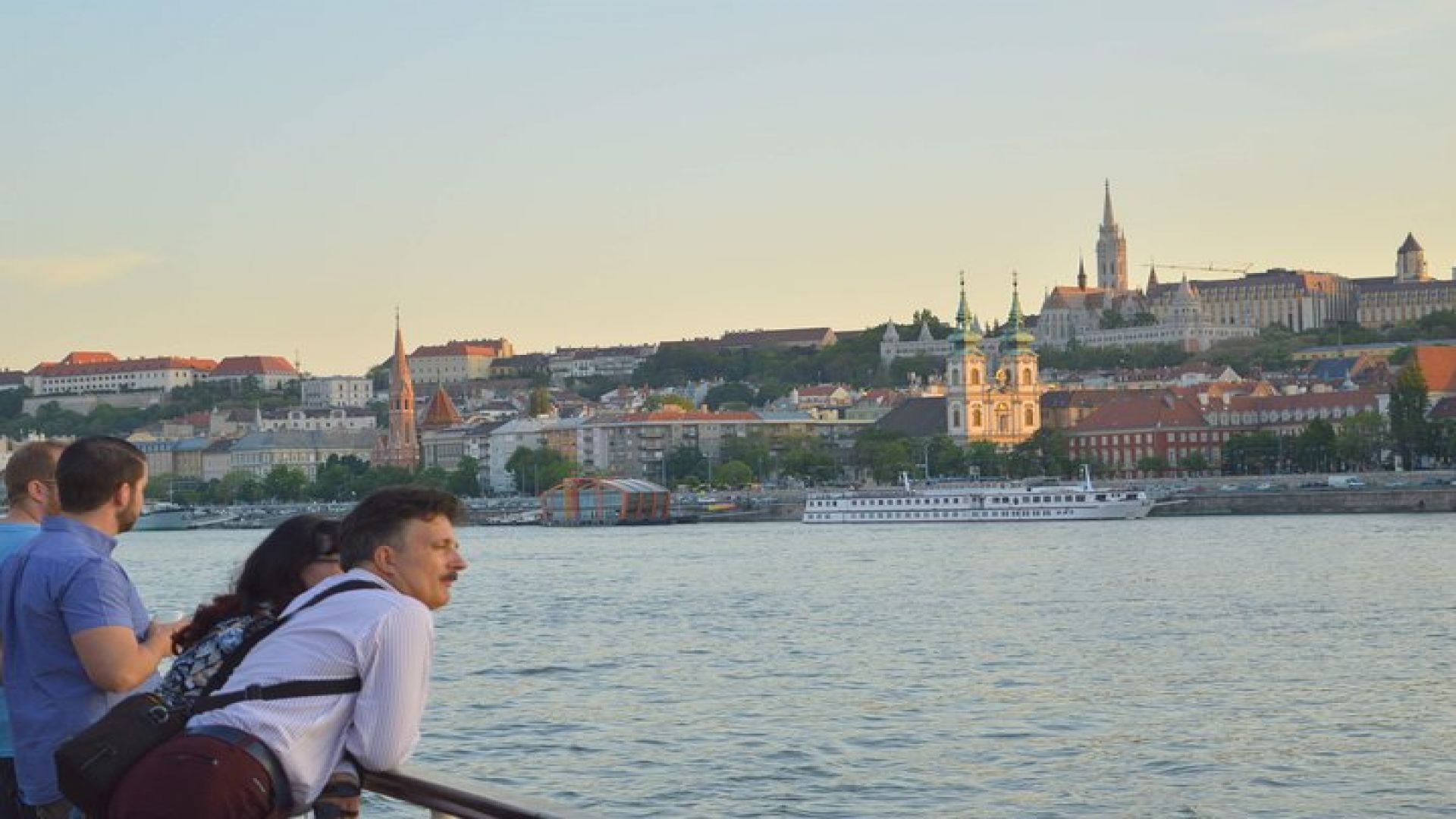 Daytime and Sunset Cruise on the Danube with Drink Options