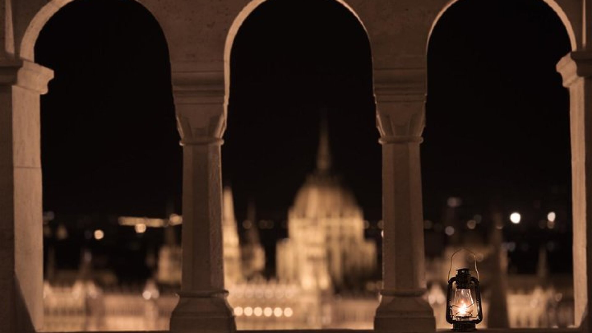 Buda Castle District Dark History, Legends and Vampire Night Tour