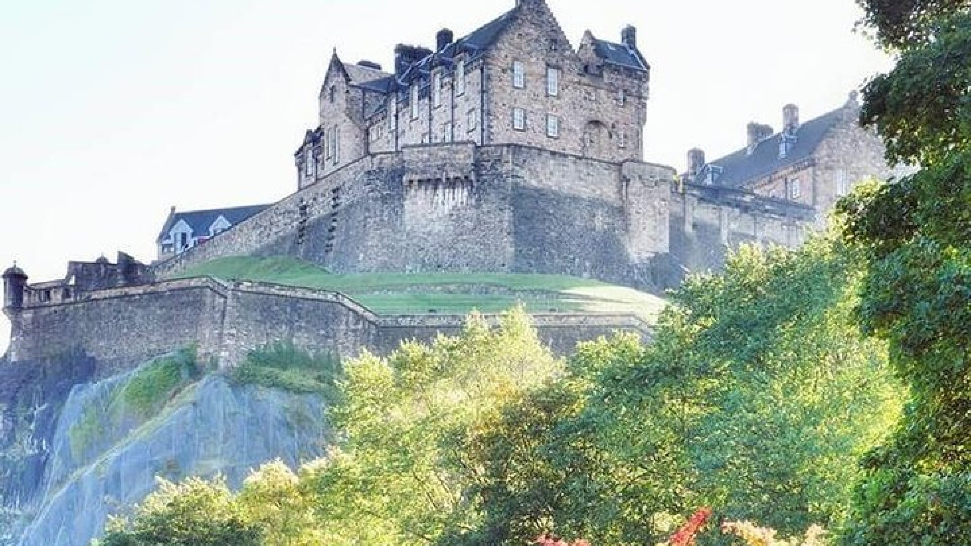 Edinburgh Castle Guided Walking Tour - Entry Tickets included