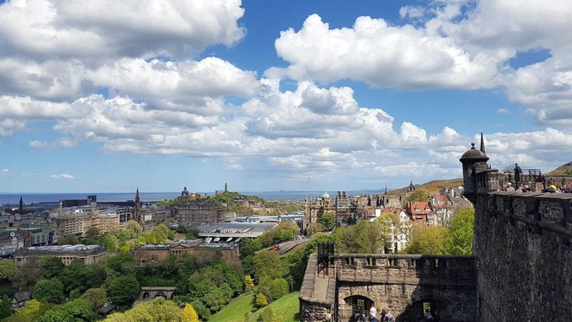 Edinburgh Castle Guided Walking Tour - Entry Tickets included