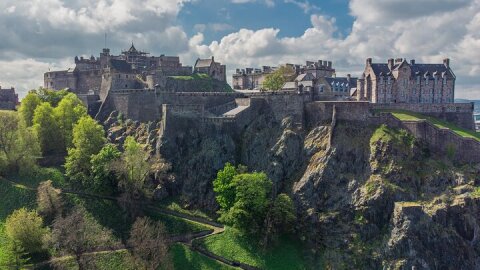 Edinburgh Castle: Guided Walking Tour with Entry Ticket