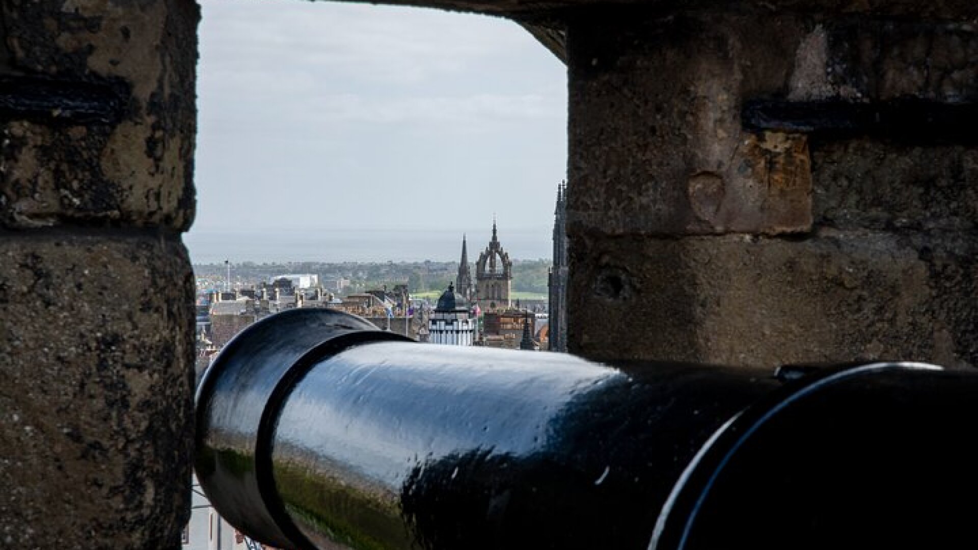 Edinburgh Castle: Guided Walking Tour with Entry Ticket