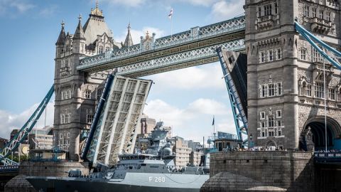 Explore Tower Bridge & Private Westminster Walking Tour
