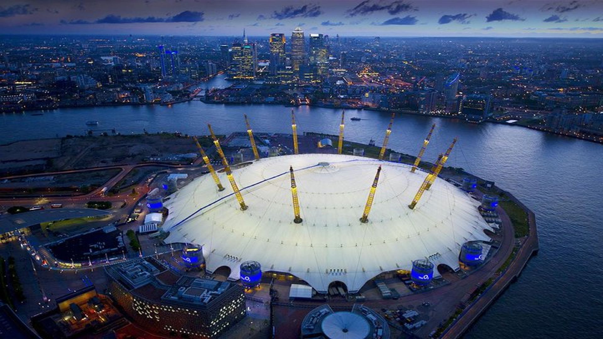 Climb The O2 Arena & See London\'s Main Sights Walking Tour