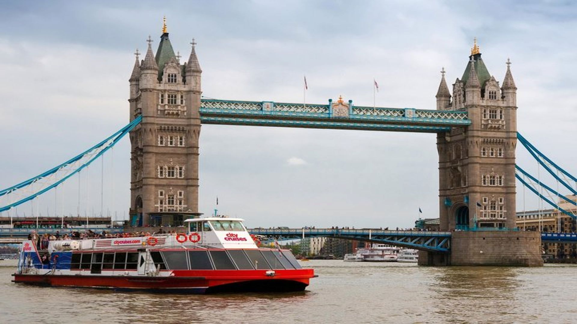 Combi Ticket: Westminster Walking Tour, River Cruise & Cutty Sark Entry