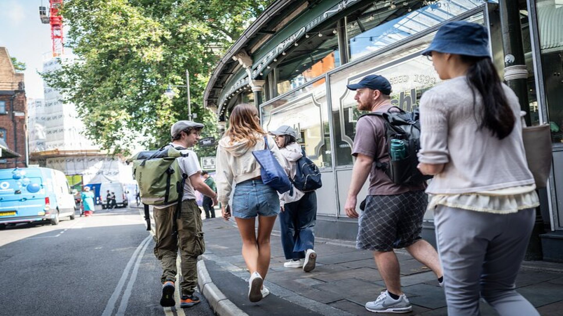 Eat British foods & See Thirty Top sights