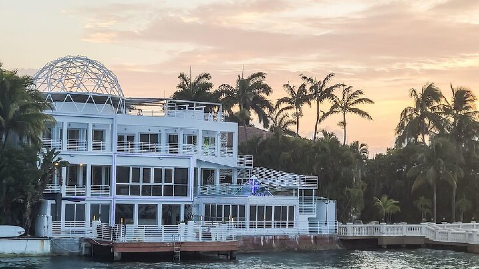 Miami Skyline Luxury Cruise of Millionaire's Homes & Margarita 