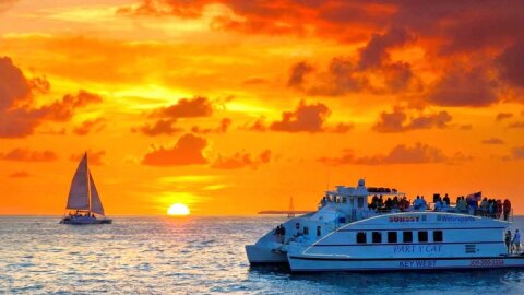 Key West Sunset Cruise: Dinner, Live Music & Drinks Included
