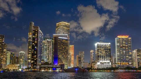 Miami: Adults Only Party Cruise with Two Drinks Included