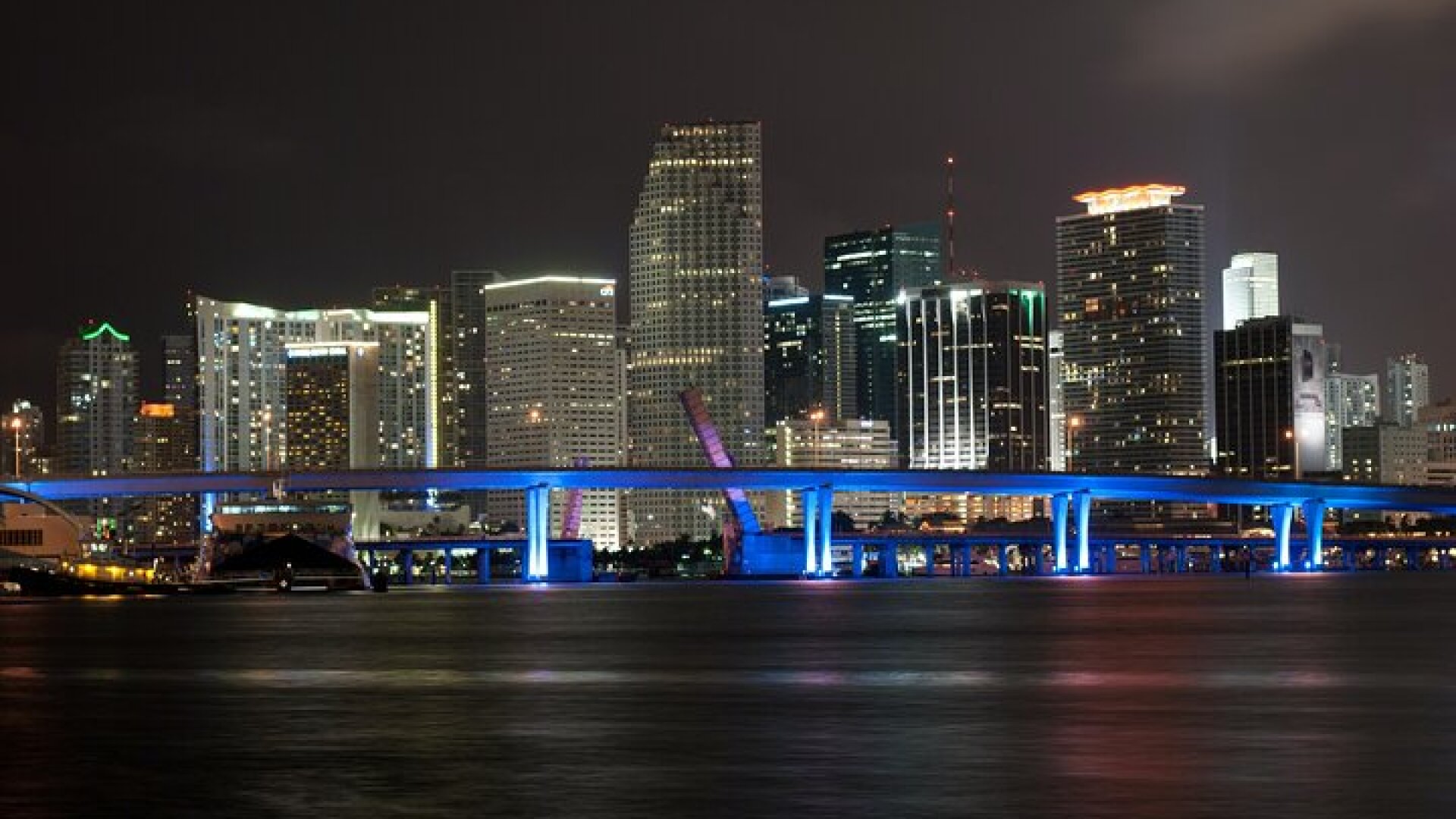 Miami: Adults Only Party Cruise with Two Drinks Included