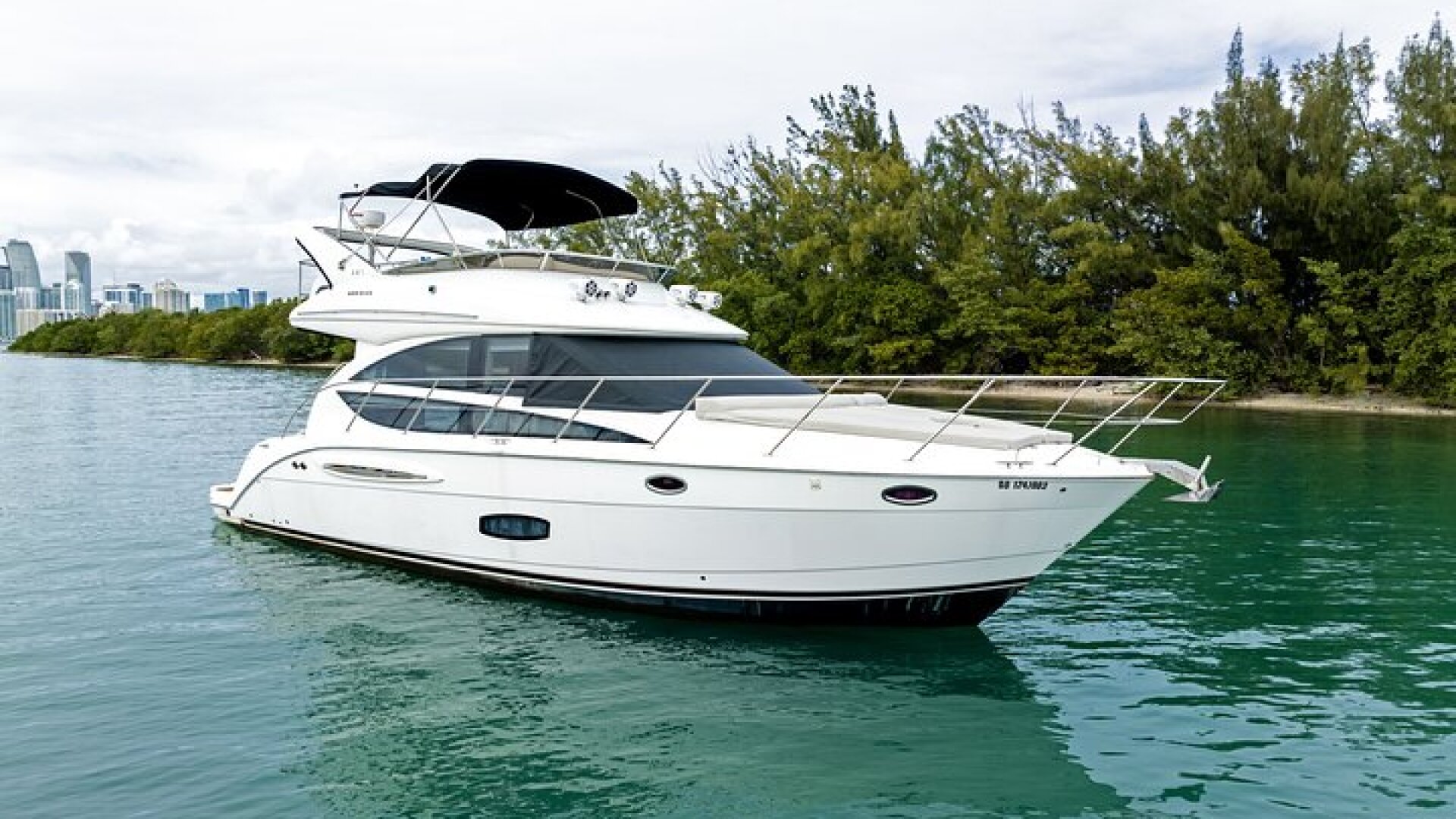 42 to 46 Ft Private Yacht Miami, rent for 2 or 4 hours, 13 ppl