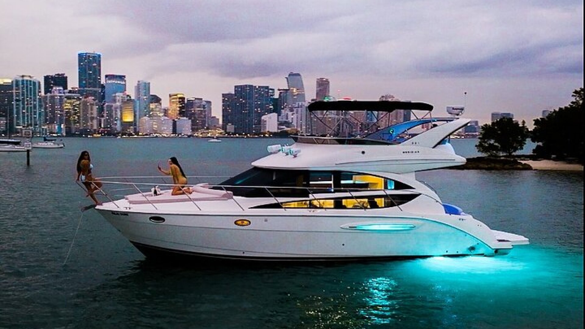 42 to 46 Ft Private Yacht Miami, rent for 2 or 4 hours, 13 ppl