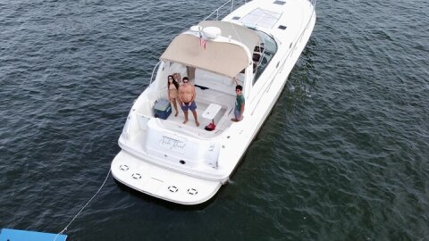 50ft Luxury Yacht Tour in Miami Beach Captain, Champagne & Party!