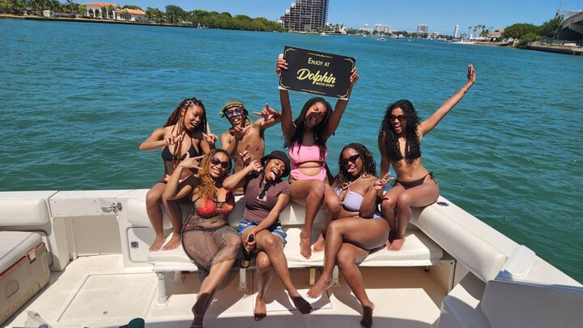 50ft Luxury Yacht Tour in Miami Beach Captain, Champagne & Party!