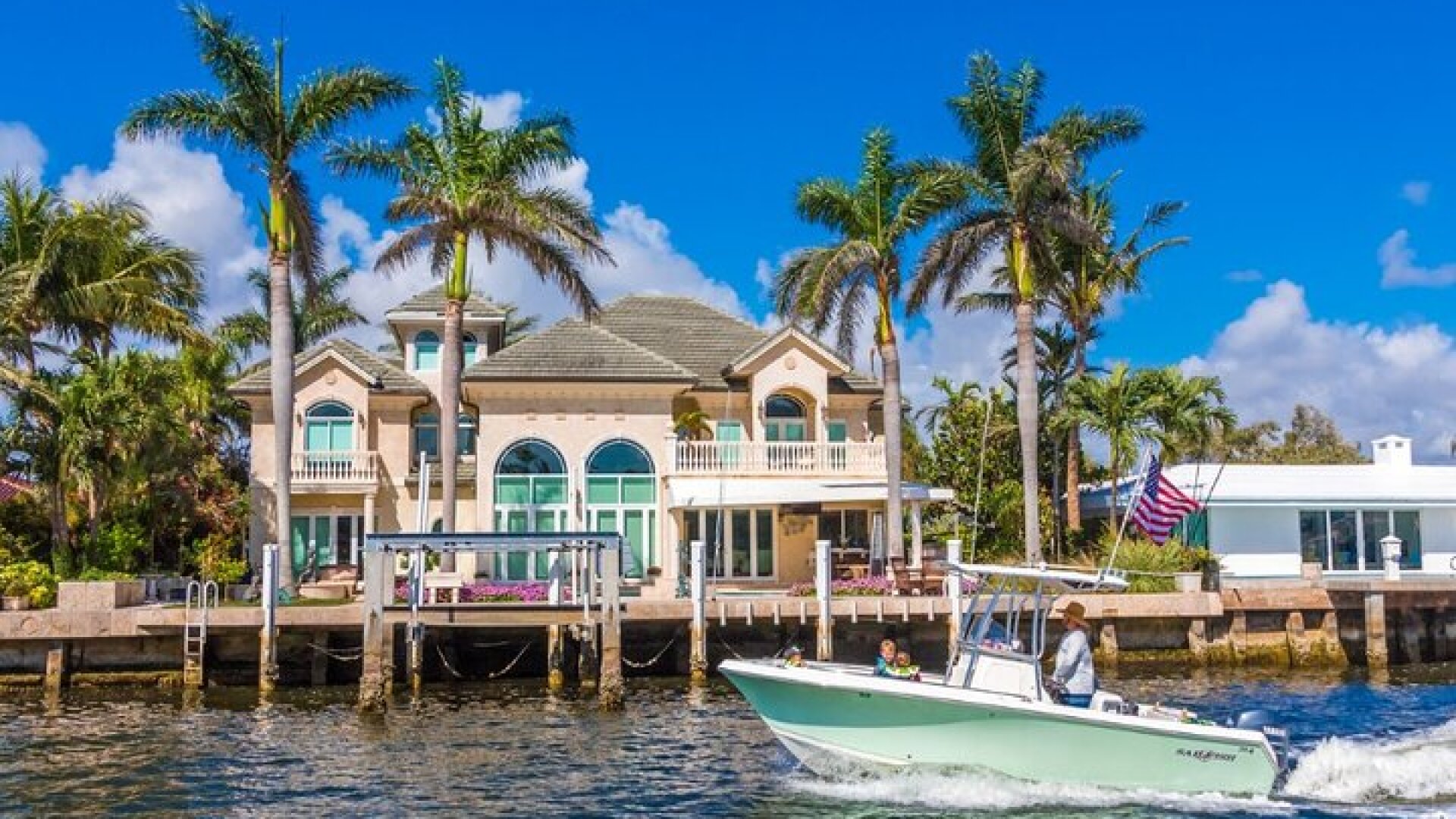 Venice of America Tour | Millionaire's Row | Complimentary Drinks