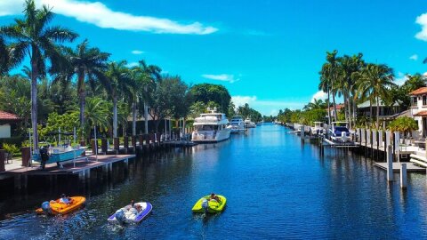 Ft. Lauderdale Mini Powerboat Rental. Canal, Yacht, Mansion Tour