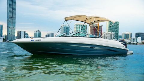Private 4 hour Boat Rental with Captain in Fort Lauderdale!