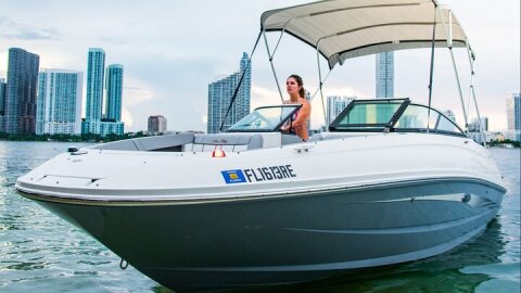 Private 4 hour Boat Rental with Captain in Fort Lauderdale!