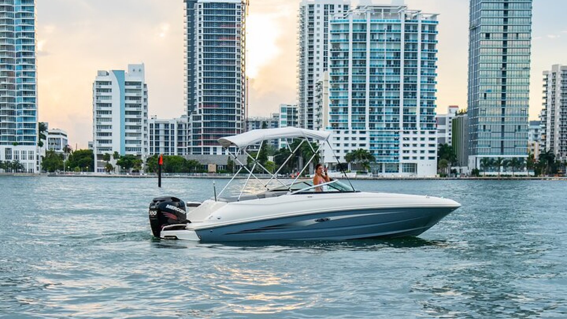 Private 4 hour Boat Rental with Captain in Fort Lauderdale!