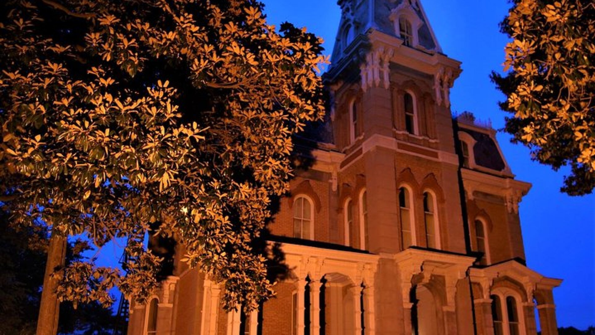 Haunted Memphis Walking Ghost Tour