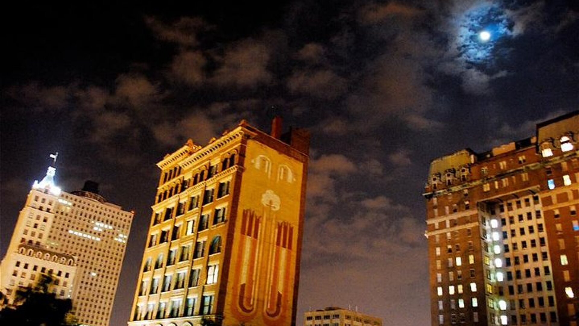 Haunted Memphis Walking Ghost Tour