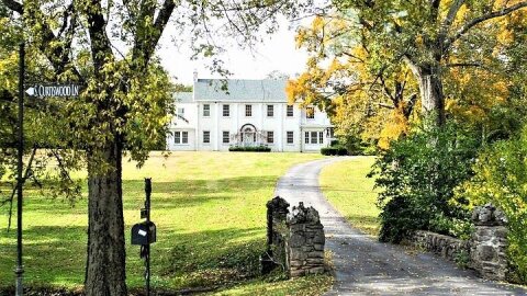 Nashville "Homes Of The Stars" Narrated Bus Tour with 30+ Celebrity Homes
