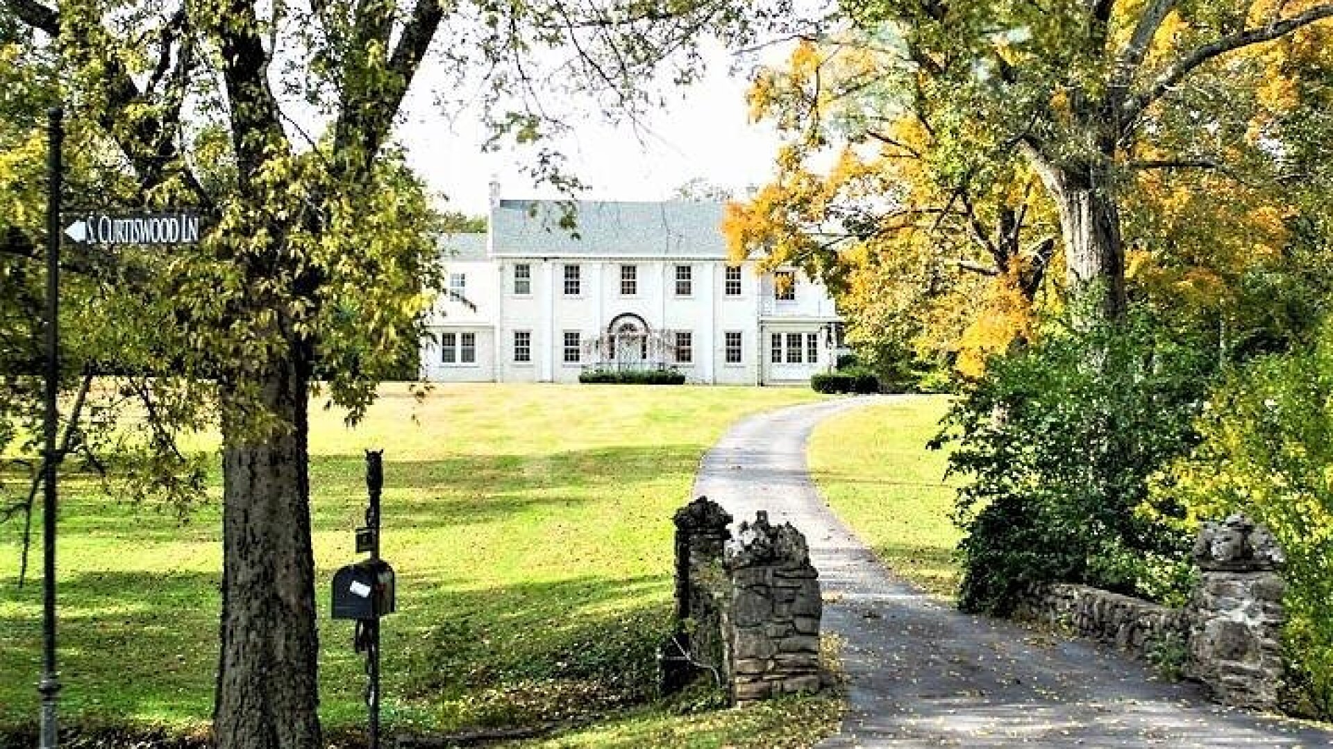 Nashville "Homes Of The Stars" Narrated Bus Tour with 30+ Celebrity Homes